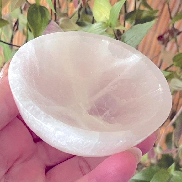 Genuine selenite hand carved ✨charging✨ bowls - Picture 10 of 13